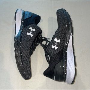 Under Armour Men’s sneakers size 9 black/gray euc